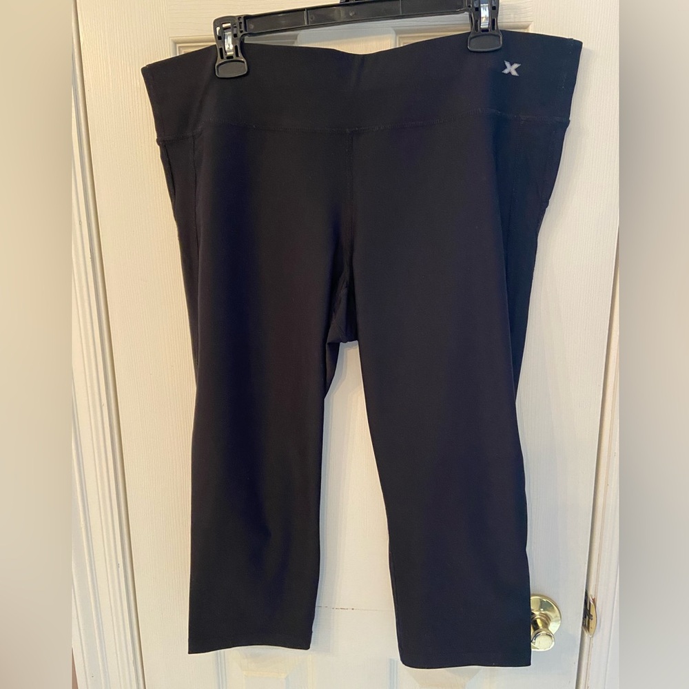 Womens Black Sports Capris, size xl